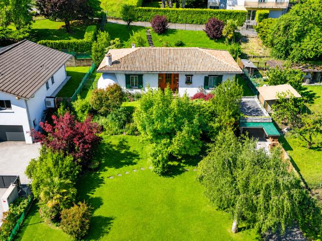 Gemütliches Einfamilienhaus auf einer Ebene mit grossem Garten