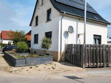 Gemütliches Einfamilienhaus mit Gartenidylle und Potenzial