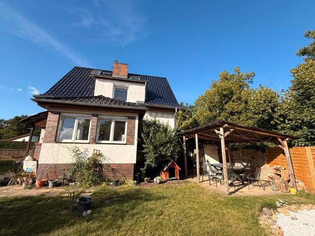 Gemütliches Einfamilienhaus mit großem Naturgarten
