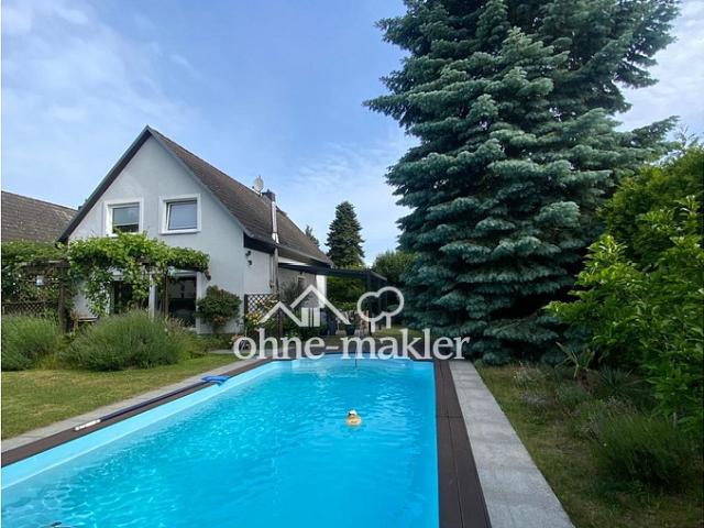 Gemütliches Einfamilienhaus mit großem Pool und mediterraner Gartenlandschaft von Privat