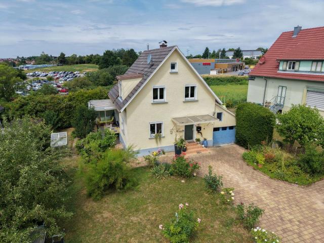Gemütliches Einfamilienhaus mit idyllischem Garten und viel Charakter
