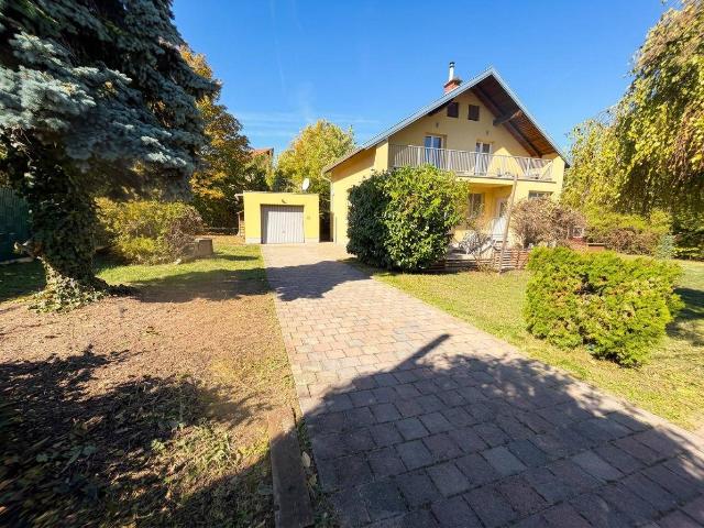 Gemütliches Einfamilienhaus mit Terrasse, Balkon, Garage und großem Grundstück!