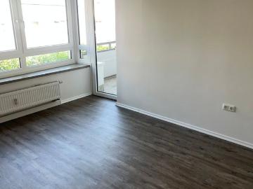 Gemütliches Familiennest: Renovierte 3 Zimmer Wohnung mit Balkon