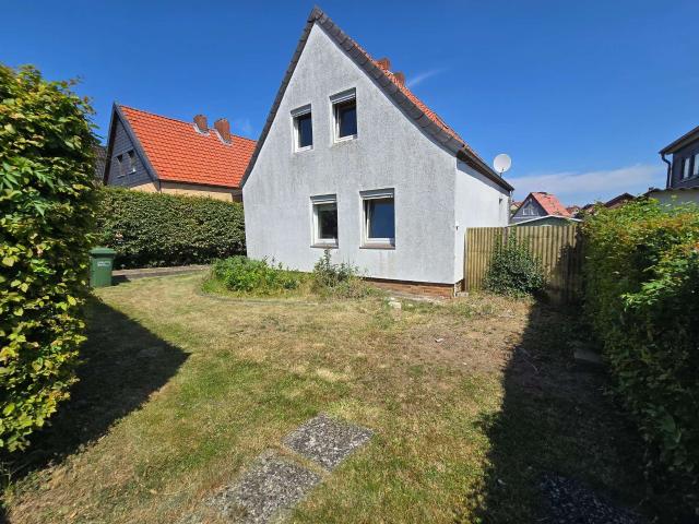 Gemütliches freistehendes 1 FH in Schöningen für Handwerker.Großer Garten&vielen Möglichkeiten
