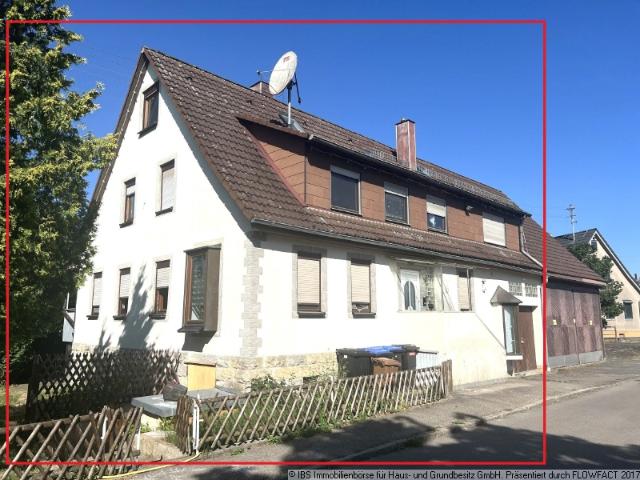 Gemütliches, geräumiges 2 Familienhaus mit Garage, Balkon, Terrasse und Gärtle
