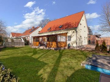 Gemütliches Haus mit Einliegerwohnung auf riesigem Grundstück