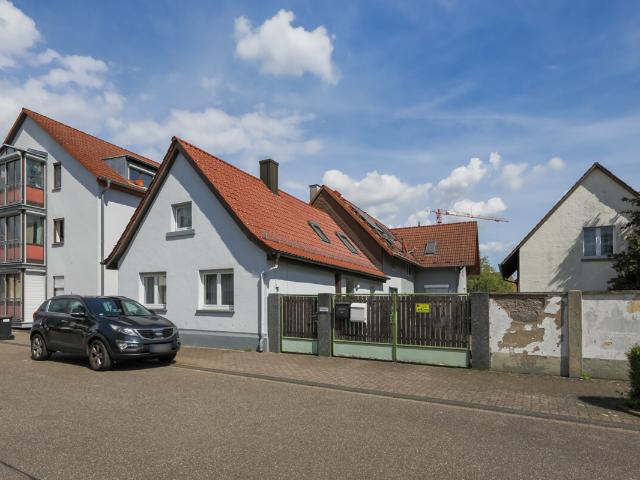 Gemütliches Haus auf zwei Etagen mit EBK, 2 Bädern & Gartenanteil