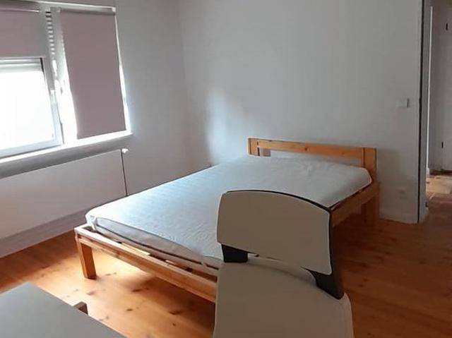 Gemütliches, helles 16m2 Zimmer in Südlage in einem 110m2 Haus