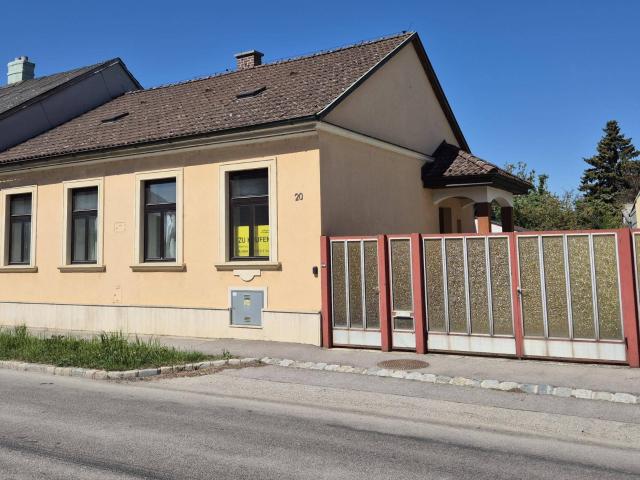 GEMÜTLICHES KLEINES EINFAMILIENHAUS MIT GARTEN