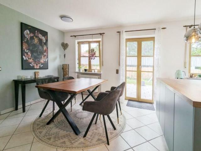 Gemütliches Landhaus mit großem Garten, Garage und Balkon ideal für naturliebende Familien!