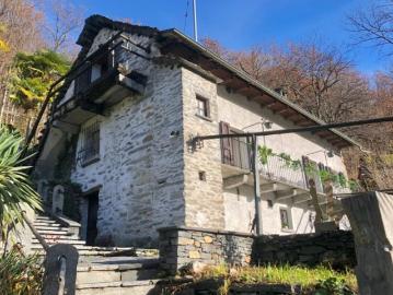 VERKAUFT ! Gemütliches Landhaus mit herrlichem Grundstück in ganzjähriger Sonnenlage