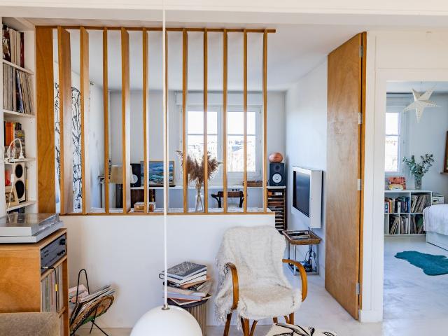 Gem Sunny and Overlooking a shared garden on the 6th floor with Elevator near Montmartre and Saint Ouen flea market, Paris Amsterdam Apartments for Rent
