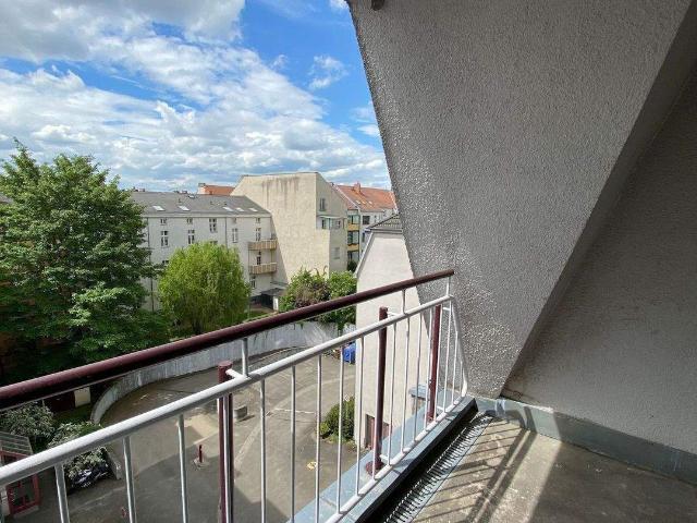 GemÃ¼tliche 3 Zimmer DG Wohnung mit Balkon *Wannenbad mit Toilette *moderner Vinyl *Aufzug *Keller