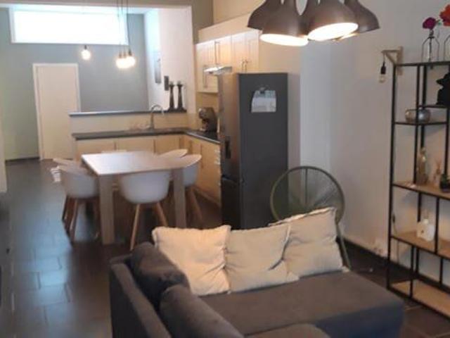 Gemeubeld 2 slaapkamer gelijkvloers appartement te huur