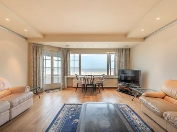 Gemeubeld appartement op de zeedijk in het Zoute