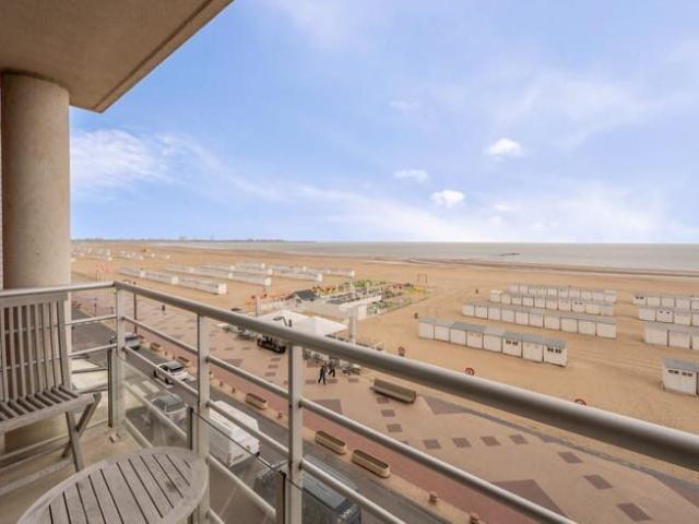 Gemeubeld appartement op een ideale verdieping met fron.