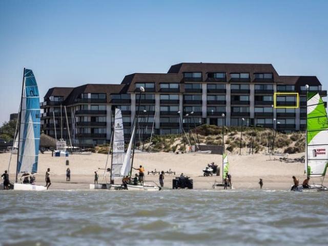 Gemeubeld appartement op topligging met garagebox