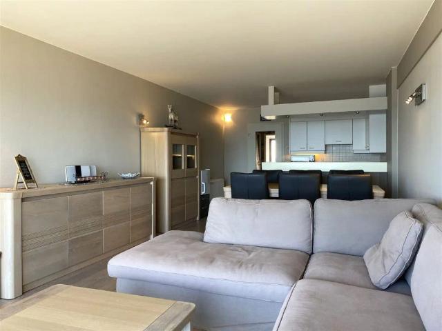 Gemeubeld appartement met frontaal zeezicht