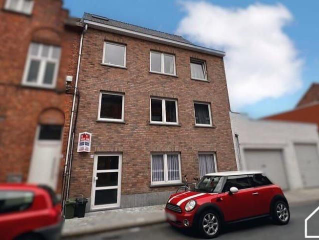 GEMEUBELD APPARTEMENT MET 1 SLAAPKAMER OP WANDELAFSTAND VAN