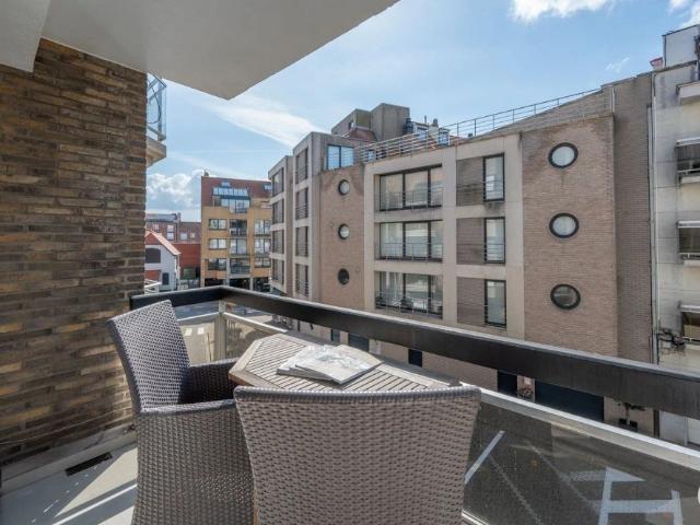 GEMEUBELD Gezellig 1 slaapkamerappartement met zonneterras gelegen op een topligging vlakbij de Dumortierlaan