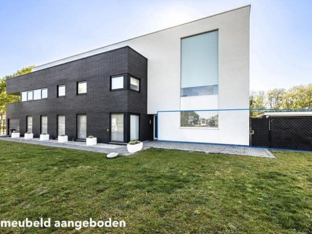 Gemeubeld gelijkvloers appartement met 2 slpks en tuin