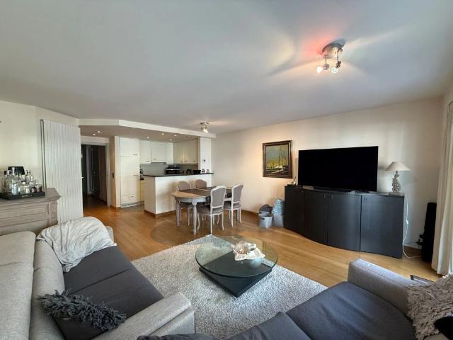 Gemeubeld Super gelegen en perfect onderhouden appartement met 2 slaapkamers en een groot terras gelegen in de Van Bunnenlaan