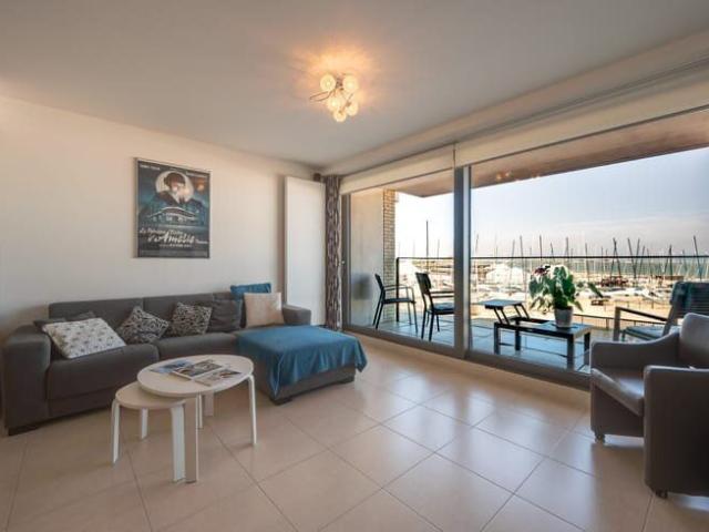 Gemeubeld: prachtig recent appartement met frontaal zeezi.
