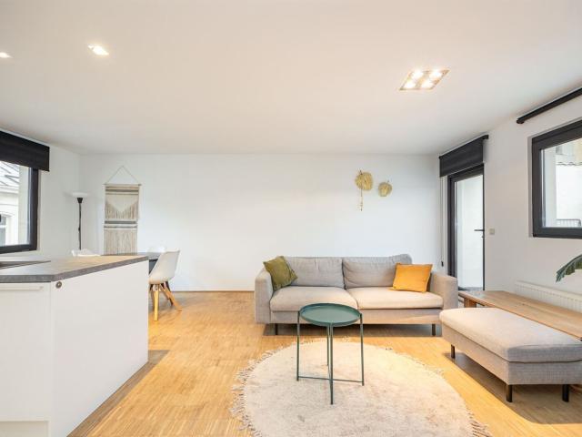 Gemeubeld wonen met terras in hartje Harmonie