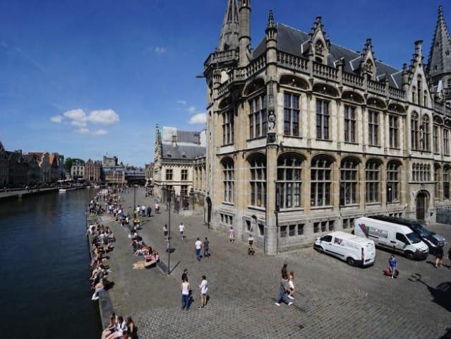 Gemeubeld triplexappartement in het historische Postgebou.