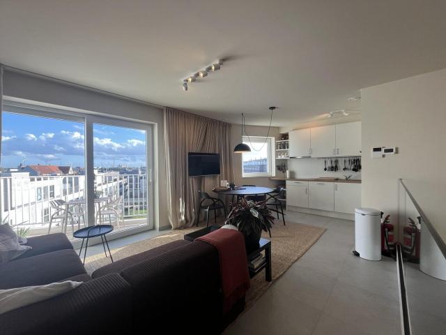 Gemeubelde duplex met 2 slaapkamers en 2 terrassen