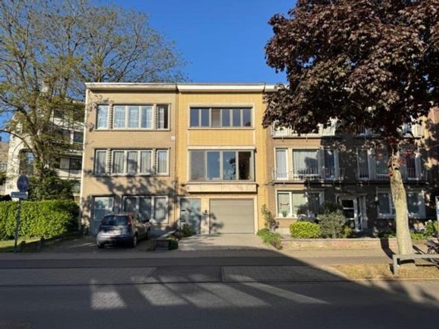 Gemeubelde instapklare woning met tuin en drie slaapkamers