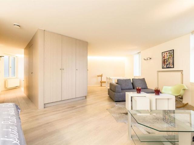 Gemeubelde luxestudio van 63 m² aan de Bolivarplaats