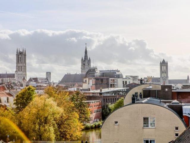 Gemeubelde penthouse aan de Leie