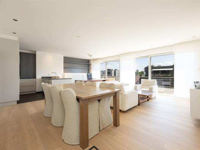 Gemeubelde penthouse in hartje Brasschaat