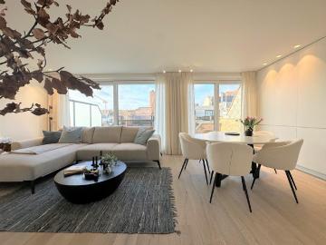 Gemeubelde penthouse met 2 terrassen op enkele passen van de Zeedijk