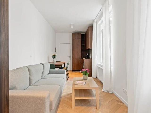 Gemeubelde studio te huur