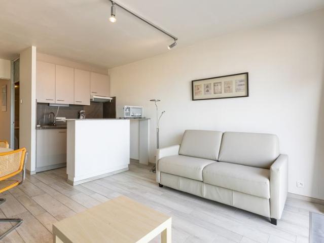 Gemeubelde studio met slaaphoek te huur in Nieuwpoort