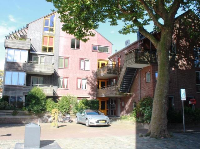 Gemeubileerd, ruim luxeappartement centrum, 2 SK