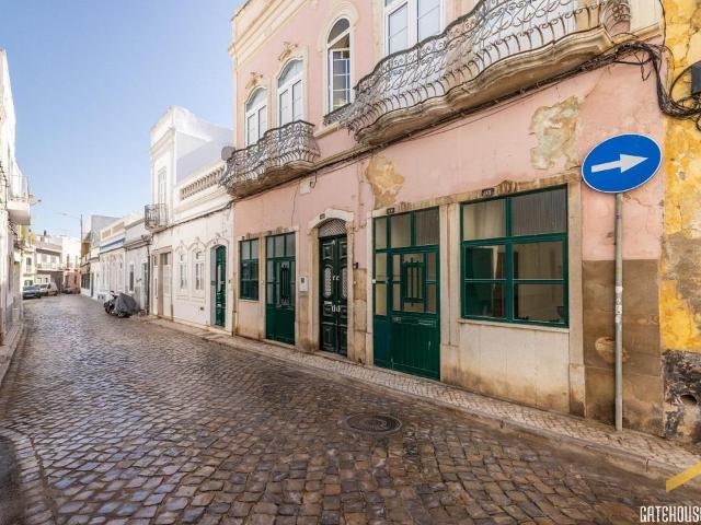 Geminado de 4 quartos para reforma no centro de Olhao, Algarve Gatehouse internacional Algarve
