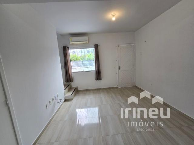 Geminado no Bairro Iririu com 2 quartos e cozinha sob medida!
