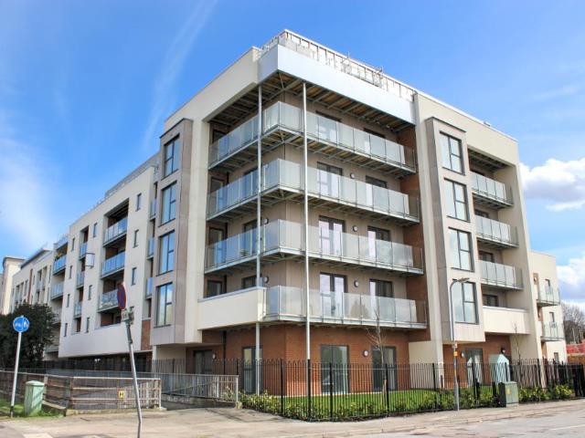 Gemini Park, Manor Way, Borehamwood. 1 bed apartment to rent £1,450 pcm £335 pw