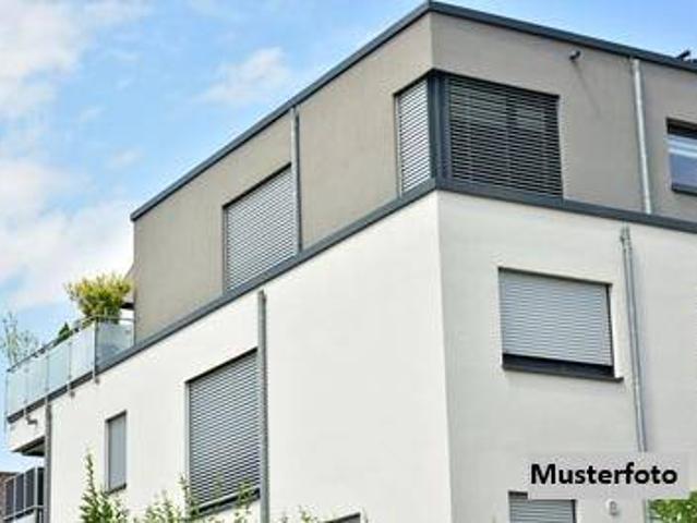 Gemischt genutzte Liegenschaft mit Geschäftslokal, mehreren Wohnungen und zusätzlichem Wohnhaus