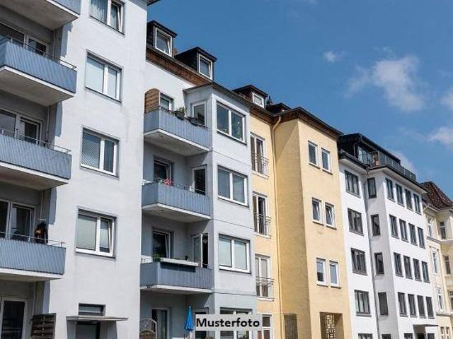 Gemischt genutzte Liegenschaft mit Geschäftslokal, mehreren Wohnungen und zusätzlichem Wohnhaus