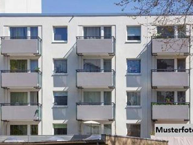Gemischt genutzte Liegenschaft mit Geschäftslokal, mehreren Wohnungen und zusätzlichem Wohnhaus
