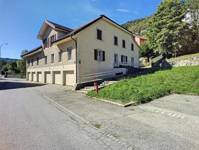 Gemischt genutztes Gebäude von 3779 m3 mit Büros, Lager, Wohnungen und Garagen
