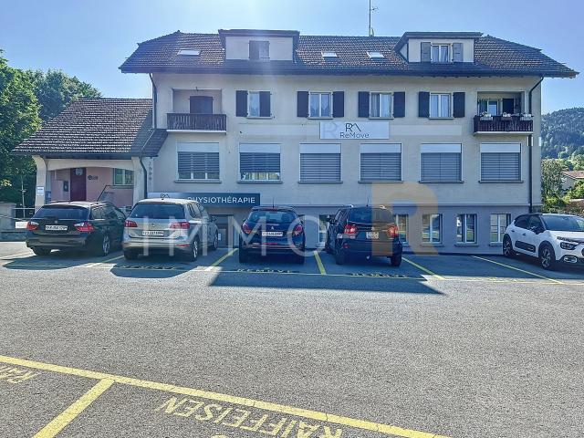Mischgebäude im Zentrum von Semsales