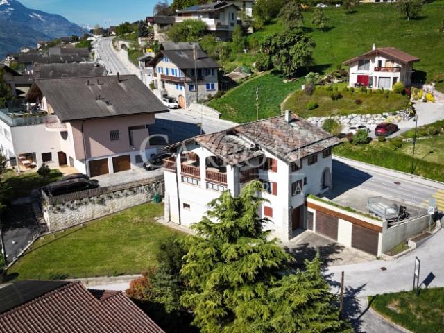 Gemischt genutztes Gebäude mit hohem Transformationspotenzial in Flanthey