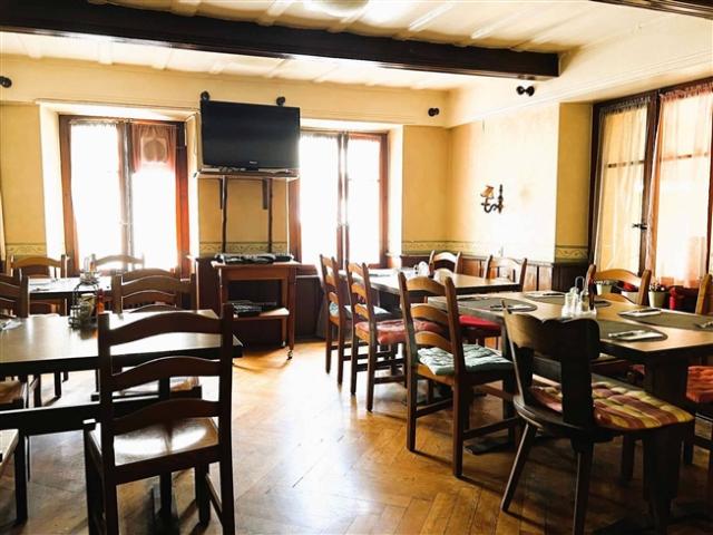 Gemischte Wohnung + Restaurant – Seltene Gelegenheit mit hohem Entwicklungspotenzial