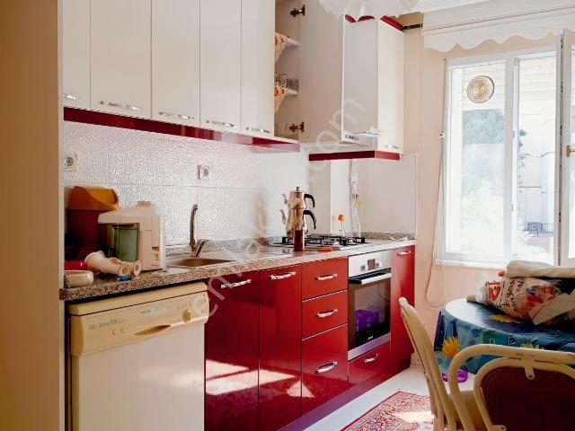 Gemlik'te Deniz Manzaralı Ve Geniş Balkonlu 3+1 Daire