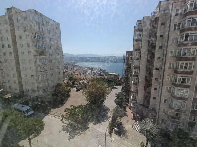 Gemlik Cumhuriyet Mah'de Kiralık 3+1 Daire Deniz Manzaralı Yeni Boyalı Ortaokul Yanı Durak Önünde